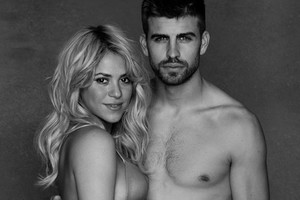Shakira i Gerard Pique nago. Ciążowy brzuszek Shakiry