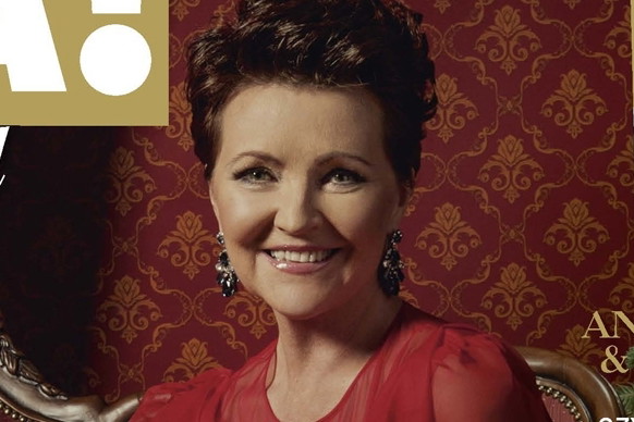 Jolanta Kwaśniewska na okladce świątecznego wydania magazynu "Viva!"