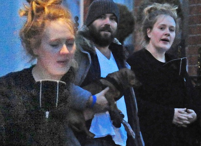 Adele i Simon Konecki z dzieckiem na spcarze