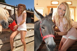 Pamela Anderson karmi zwierzęta