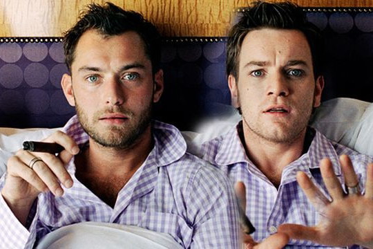 Jude Law i Ewan McGregor razem w łóżku!