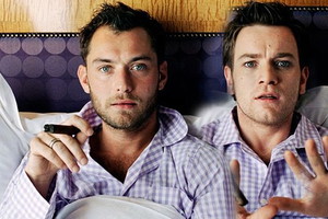Jude Law i Ewan McGregor razem w łóżku!