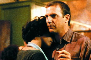 Kevin Costner opowiada o Houston!