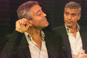 George Clooney robi dziwne miny!