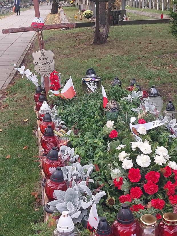 Grób Kornela Morawieckiego na Powązkach