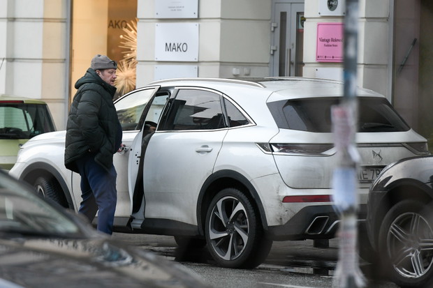 Olaf Lubaszenko przyłapany przez paparazzi podczas wizyty w cukierni