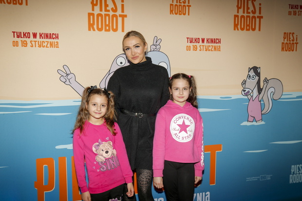 Eliza Trybała z Warsaw Shore z córkami na premierze Pies i Robot