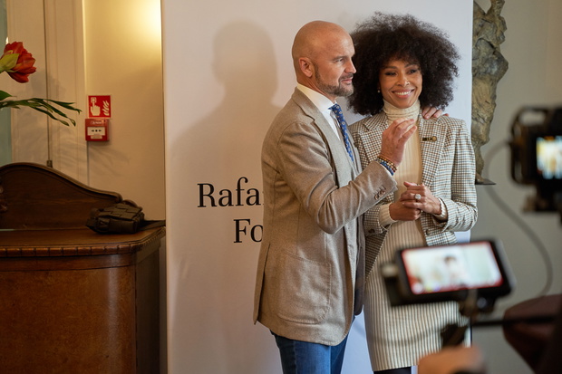 Omenaa Mensah i Rafał Brzoska na spotkaniu stypendystów Rafał Brzoska Foundation