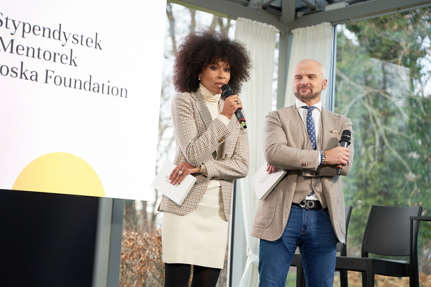 Omenaa Mensah i Rafał Brzoska na spotkaniu stypendystów Rafał Brzoska Foundation