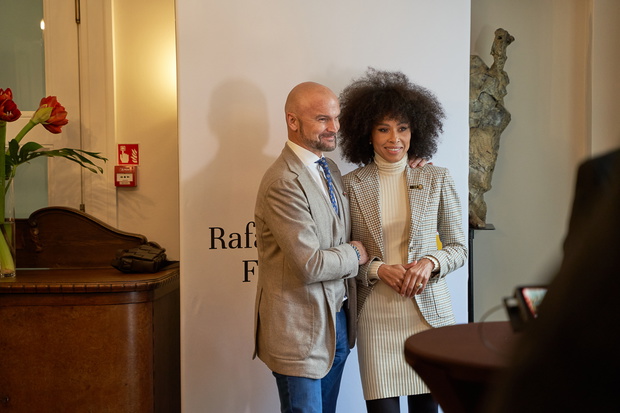 Omenaa Mensah i Rafał Brzoska na spotkaniu stypendystów Rafał Brzoska Foundation