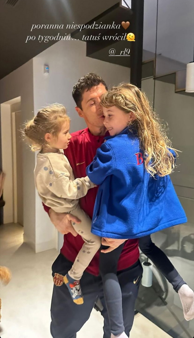 Robert Lewandowski z córkami