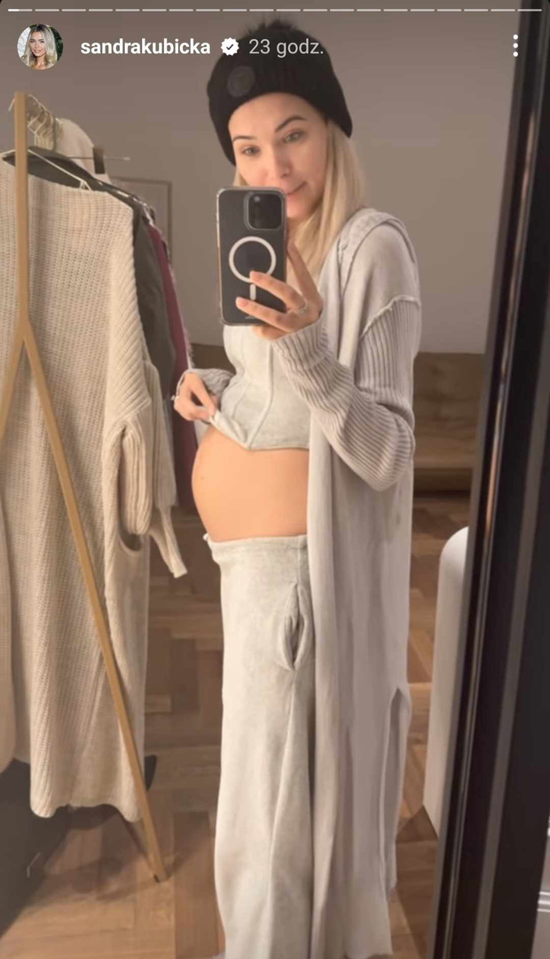 Sandra Kubicka pokazała brzuch