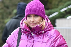 Katarzyna Skrzynecka zamyślona