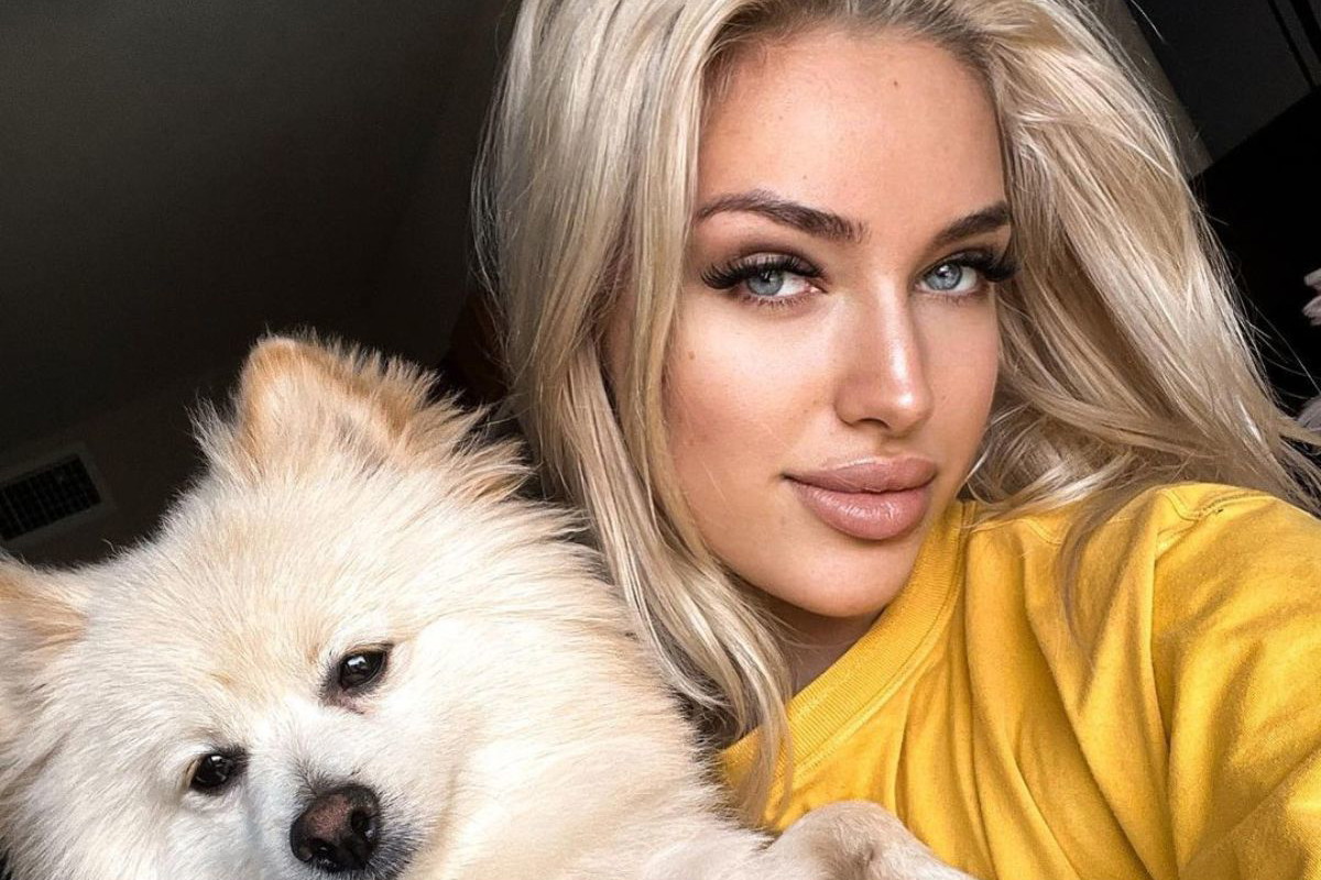 Caroline Derpienski stawia na naturalny wygląd