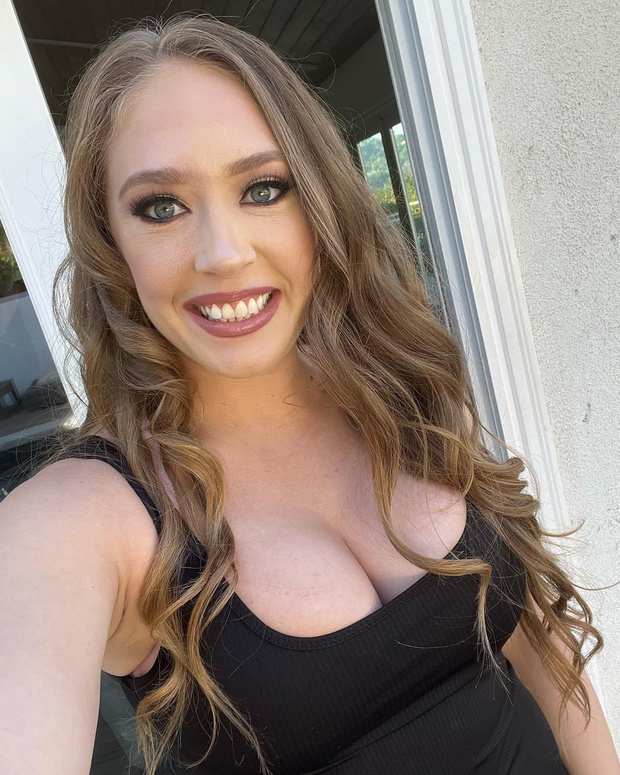 Kagney Linn Karter