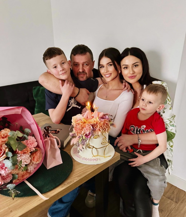Roksana Węgiel z rodziną