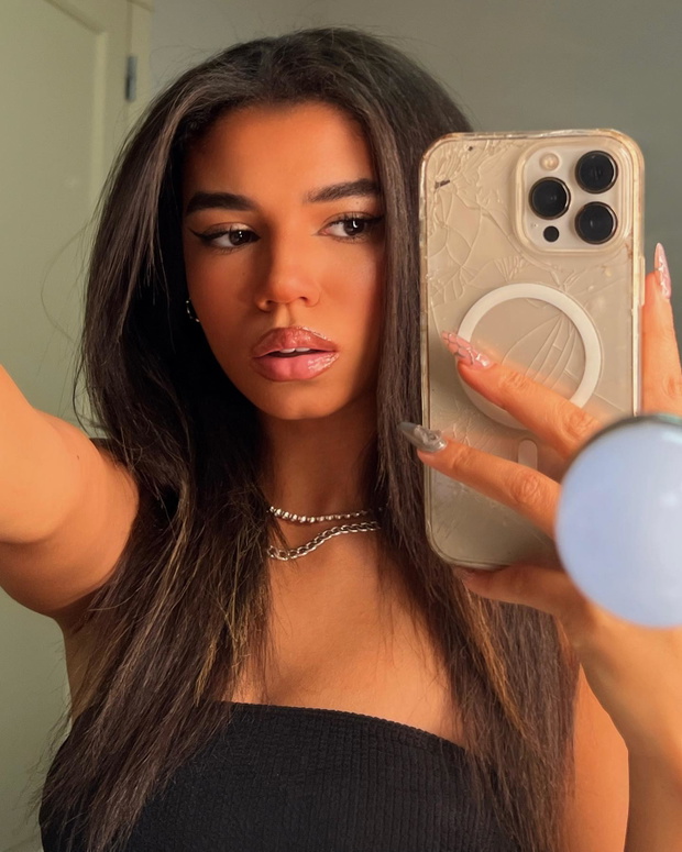 Nicole z Natsu World na Love Island