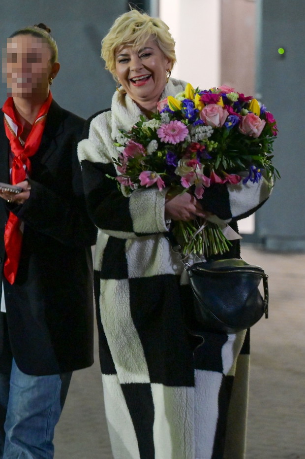 Beata Olga Kowalska wychodzi ze studia Tańca z Gwiazdami