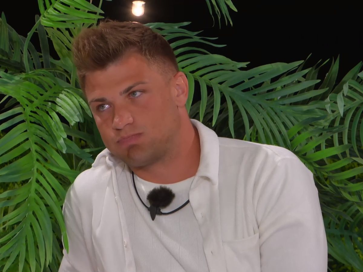 Adrian z "Love Island" wyszedł z willi? Fani programu są przerażeni jego zachowaniem!