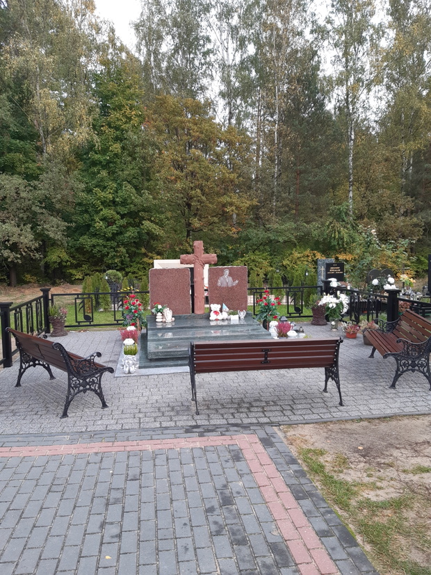 Tak wygląda grób Krzysztofa Krawczyka w Grotnikach k. Łodzi