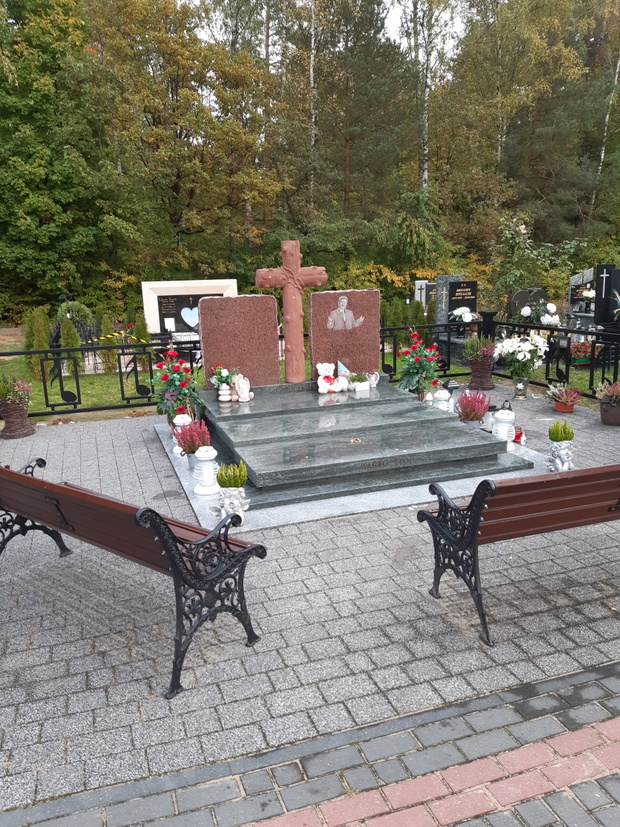 Tak wygląda grób Krzysztofa Krawczyka w Grotnikach k. Łodzi