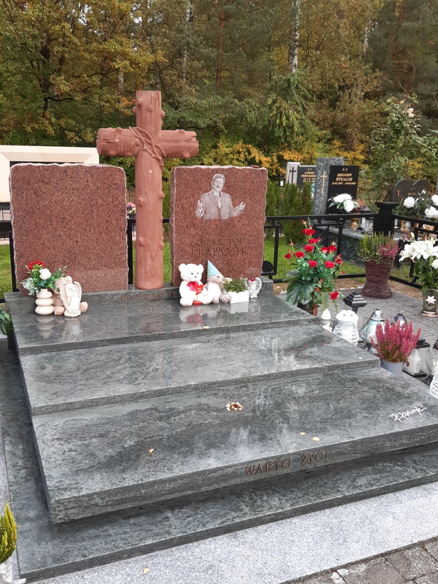 Tak wygląda grób Krzysztofa Krawczyka w Grotnikach k. Łodzi
