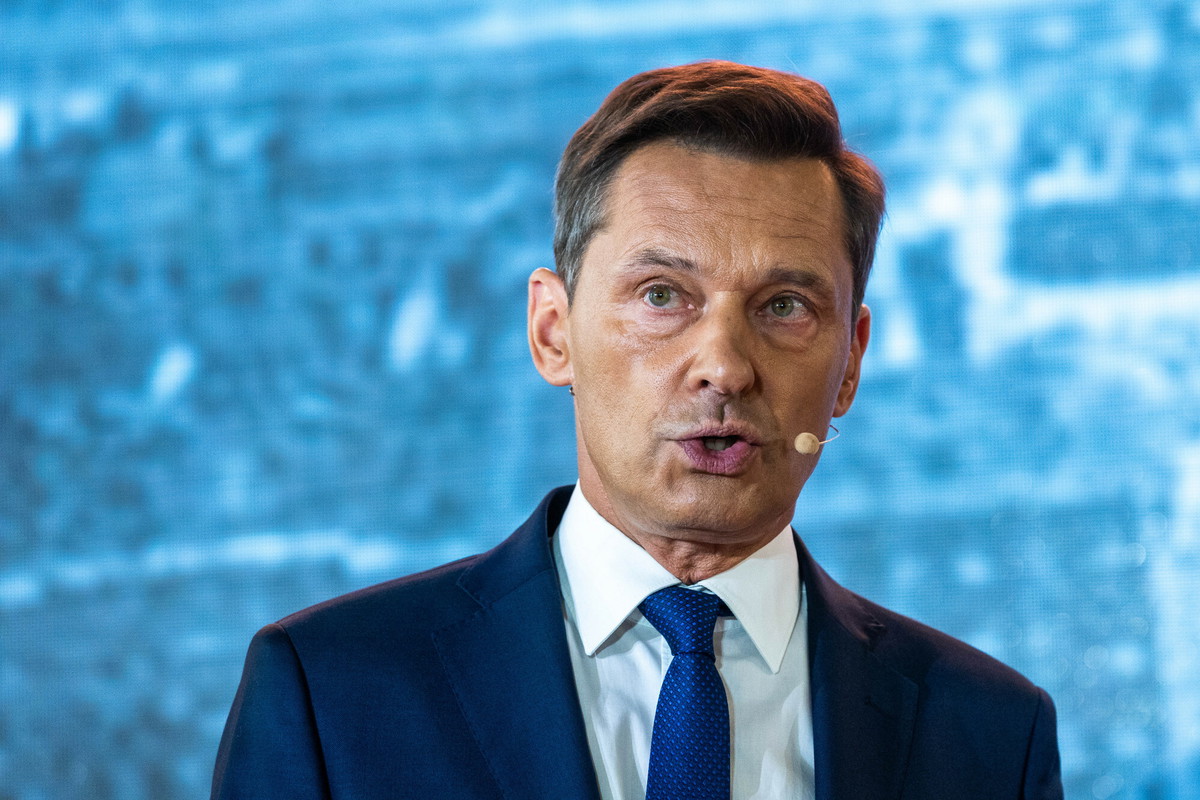 Krzysztof Ziemiec pracuje na budowie