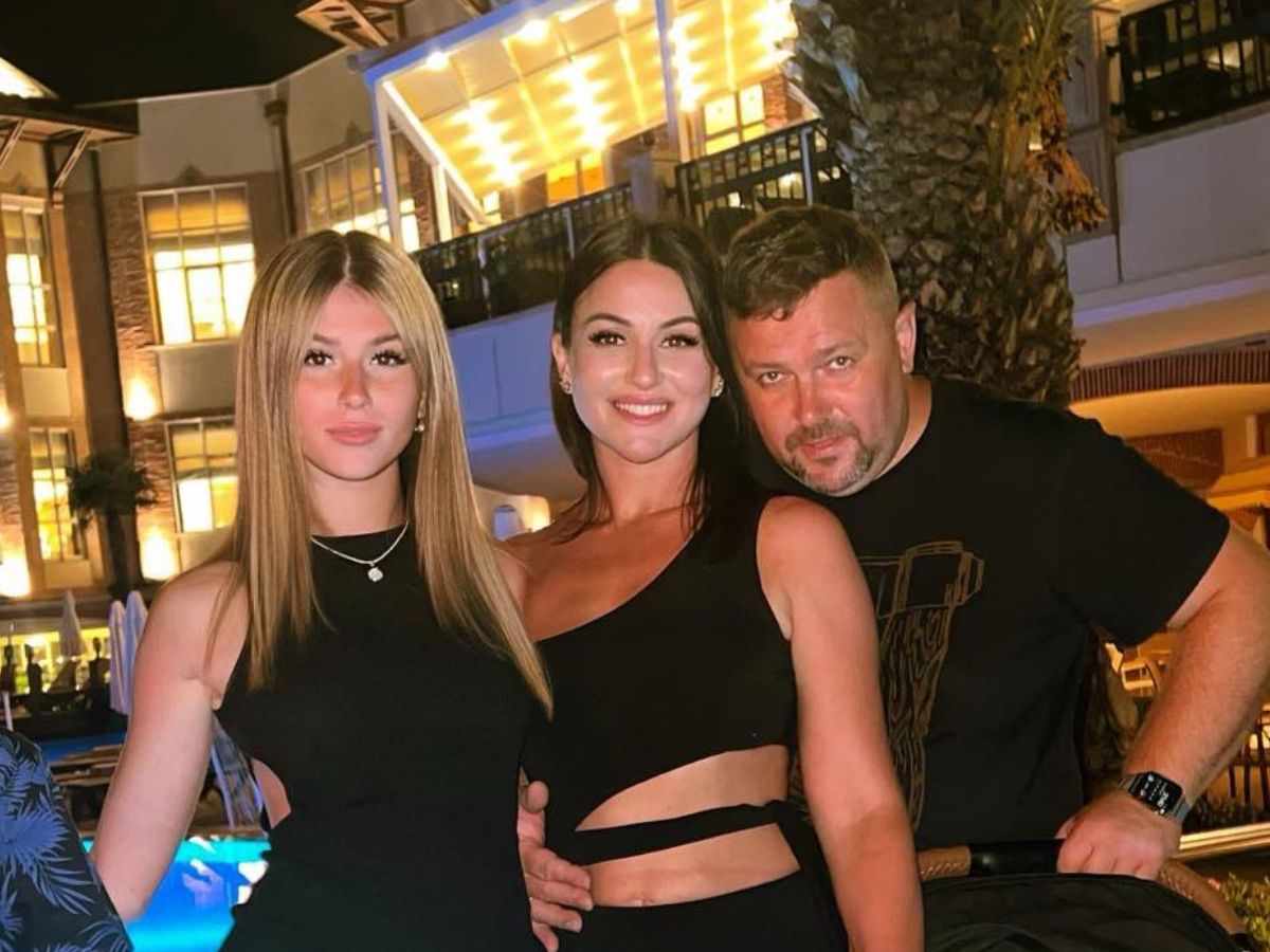 Roksana Węgiel z rodzicami