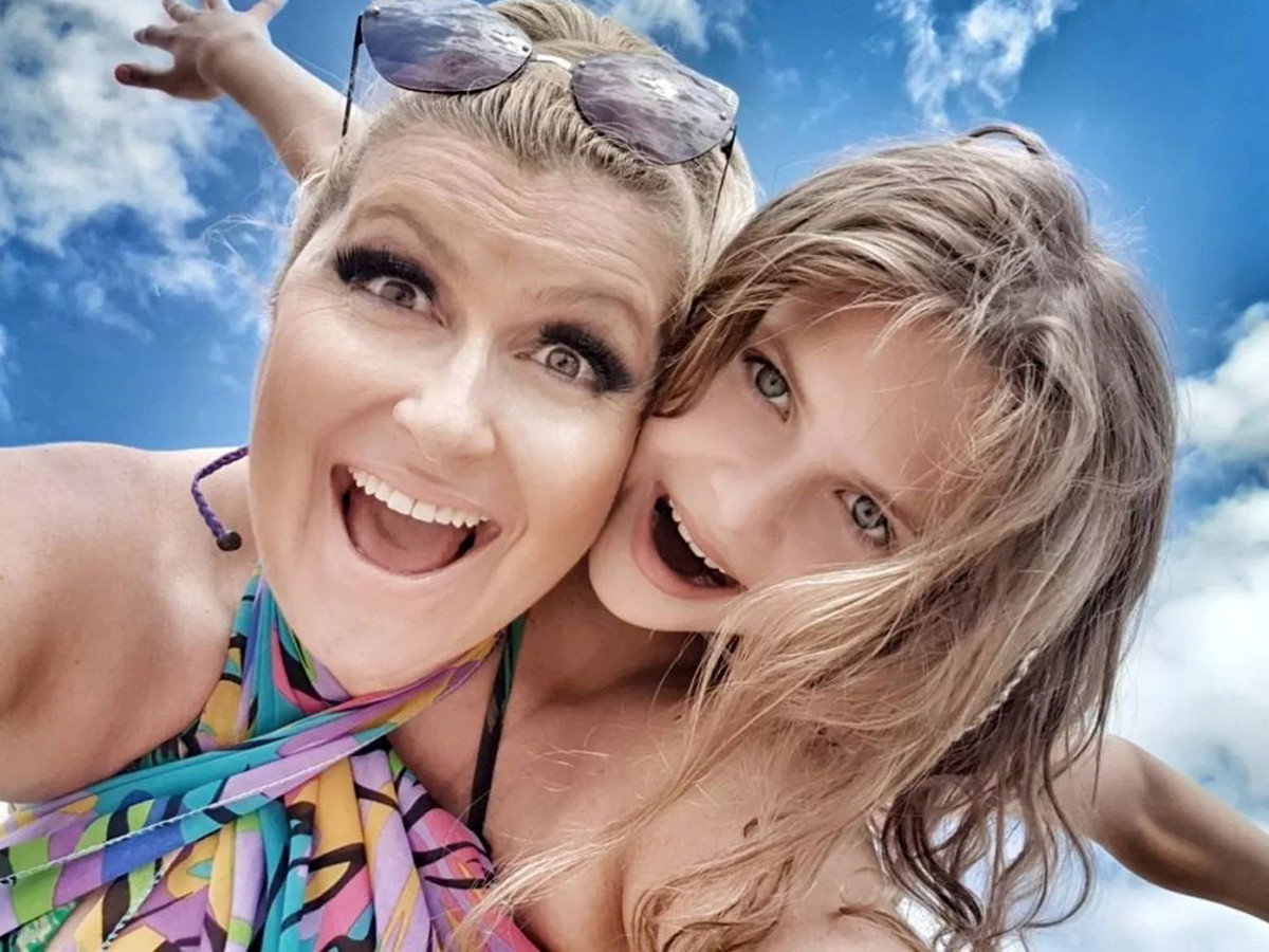 Katarzyna Skrzynecka z córką Alikią