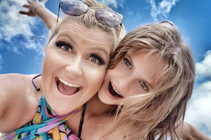 Katarzyna Skrzynecka z córką Alikią