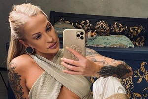 Dominika z "Hotelu Paradise"