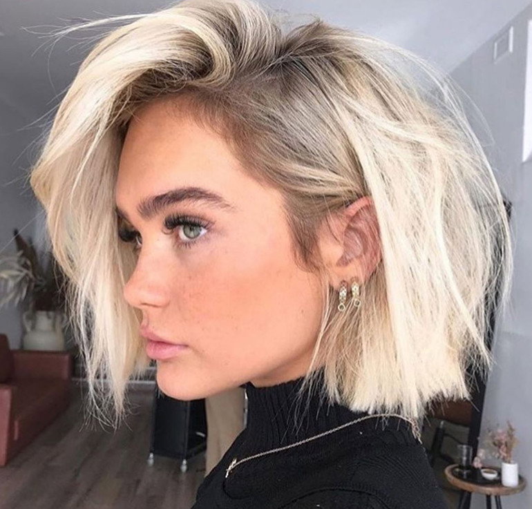 Fryzura bob blond