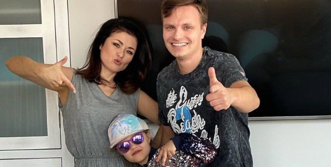 Kasia Cichopek z mężem i córką