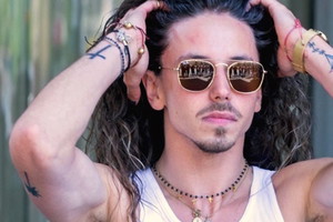 Michał Szpak przed studiem „Dzień Dobry TVN"