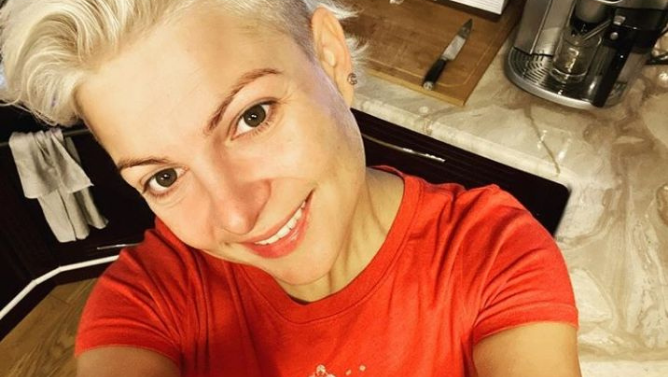 Magdalena Narożna w pomarańczowej koszulce