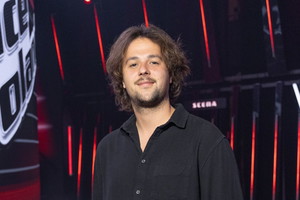 Zaśpiewał "Dziwny jest ten świat" Niemena, a jurorom opadły szczęki. Ten występ przejdzie do historii "The Voice of Poland" fot. Natasza Młudzik, Arsen Petrovych, Krystian Szczęsny/TVP