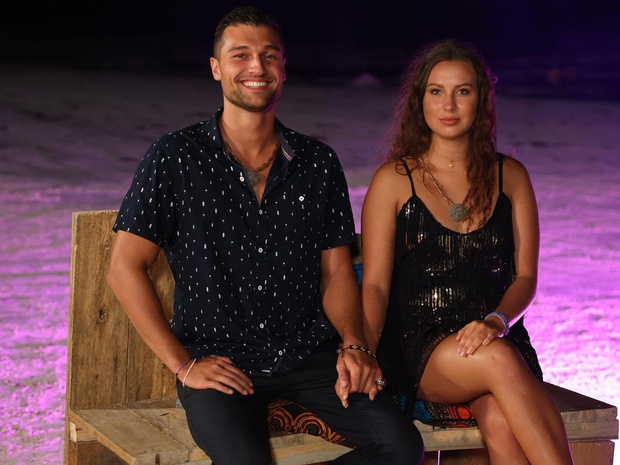 Co się dzieje z Simonem z Hotelu Paradise?