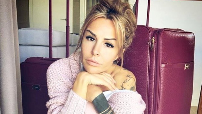 Blanka Lipińska w różowej stylizacji