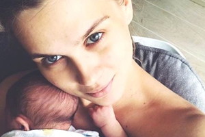Agnieszka Kaczorowska z córeczką