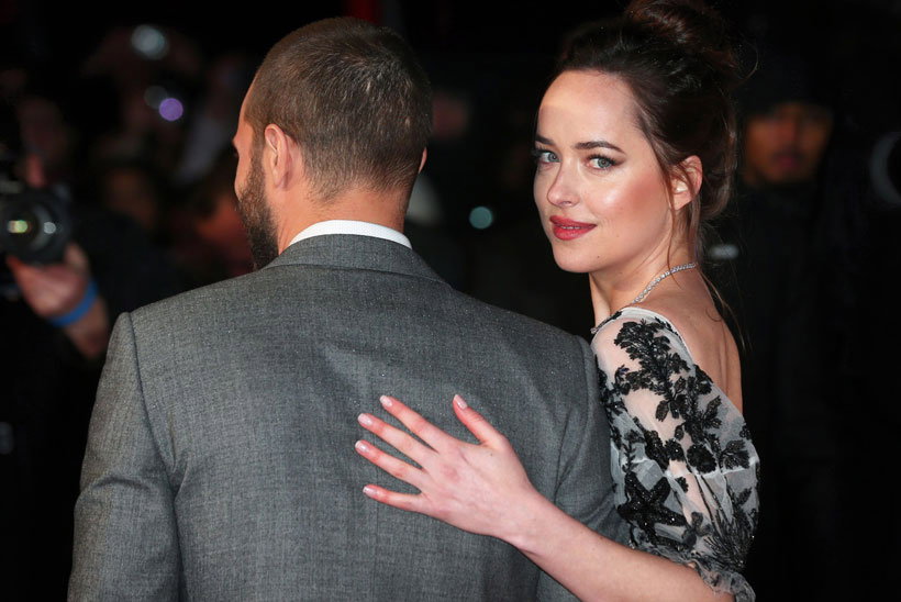Dakota Johnson na premierze Ciemniejszej strony Greya w Londynie