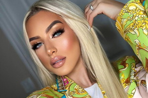 Caroline Derpieński w sukni ślubnej