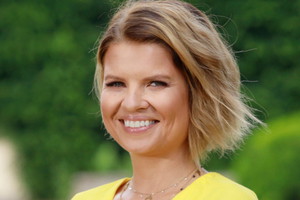 Marta Manowska w żółtej sukience