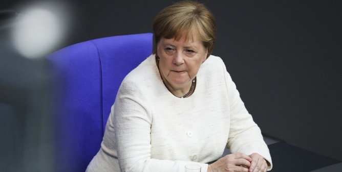 Angela Merkel drgawki wideo