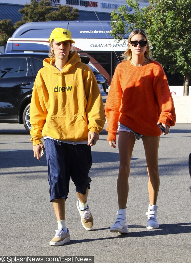 Justin Bieber w ?ó?tej bluzie