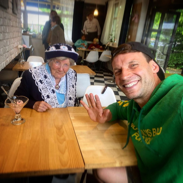 Tomasz Wolny z panią Zofią Czekalską