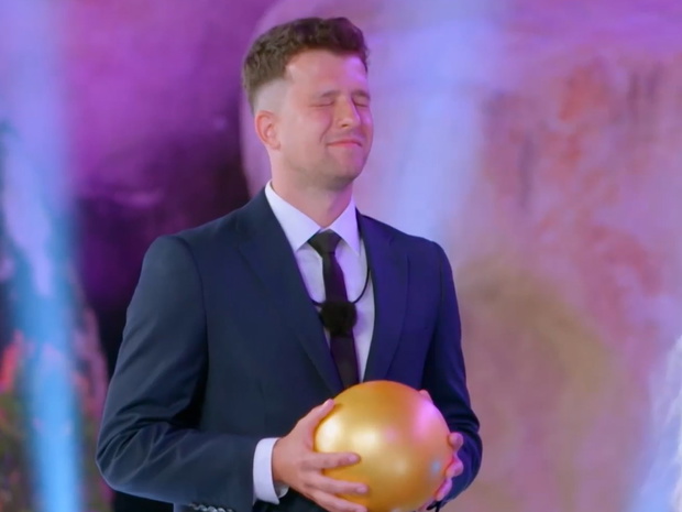 Jędrzej w finale Hotelu Paradise 8