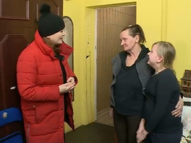Katarzyna Dowbor i uczestnicy "Nasz nowy dom"