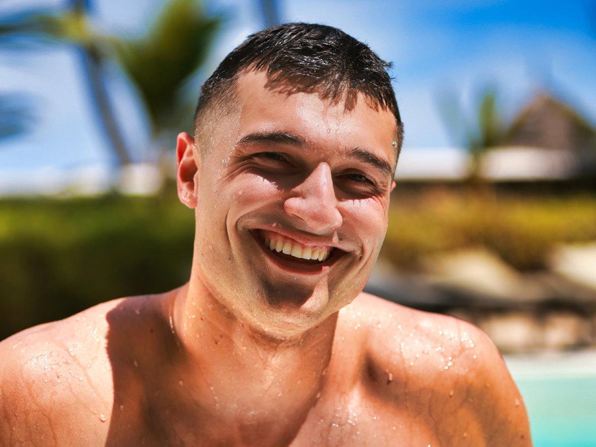Co słychać u Simona z Hotelu Paradise