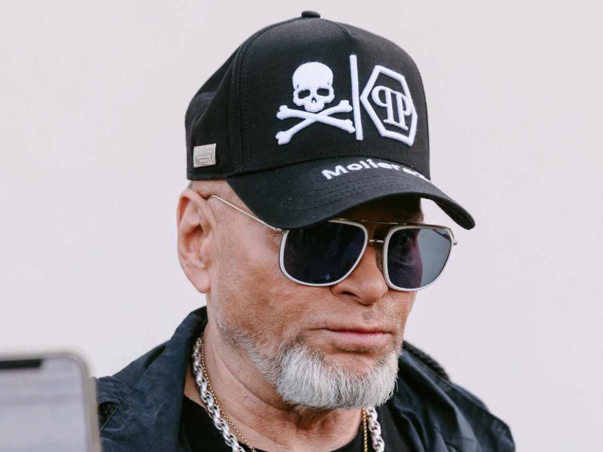 Krzysztof Rutkowski pracuje za darmo?