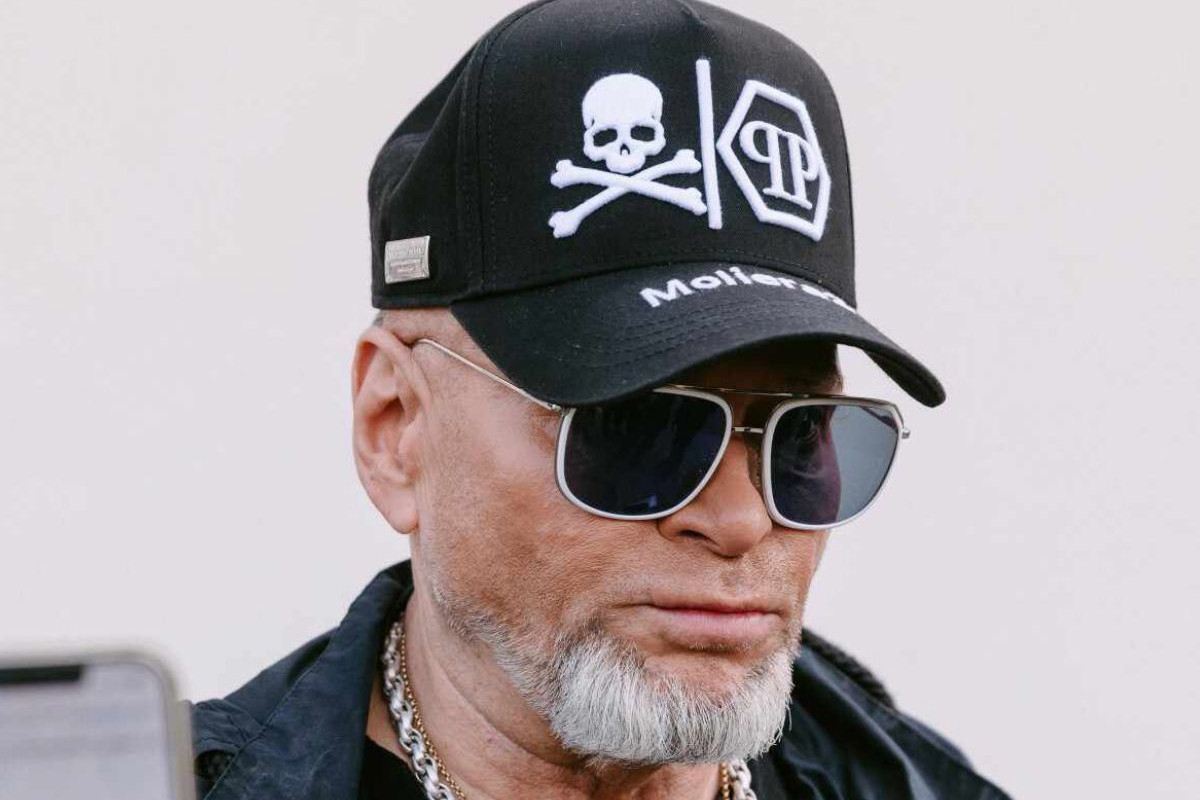 Krzysztof Rutkowski pracuje za darmo?